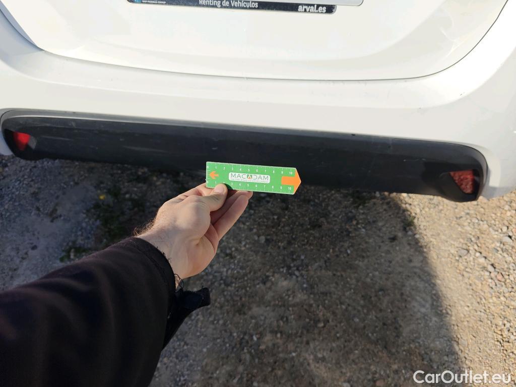  Toyota  Yaris TOYOTA  / 2020 / 5P / berlina con portón 1.5 120H Business Plus #51