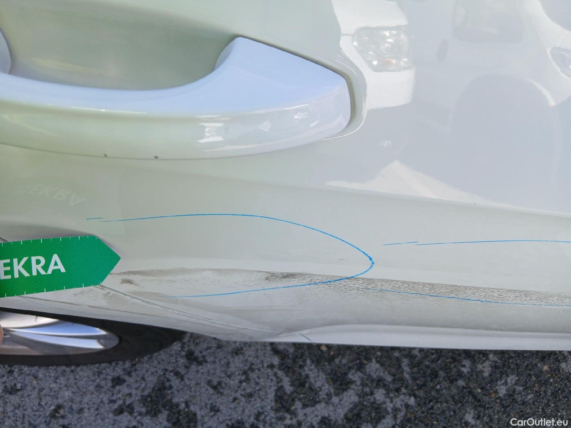  Volkswagen  Golf  VOLKSWAGEN / 2016 / 5P / berlina con portón Last Edition 1.6 TDI 85kW (115CV) #25