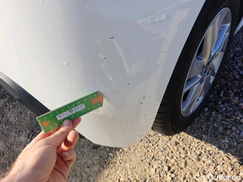  Toyota  Yaris TOYOTA  / 2020 / 5P / berlina con portón 1.5 120H Business Plus #36