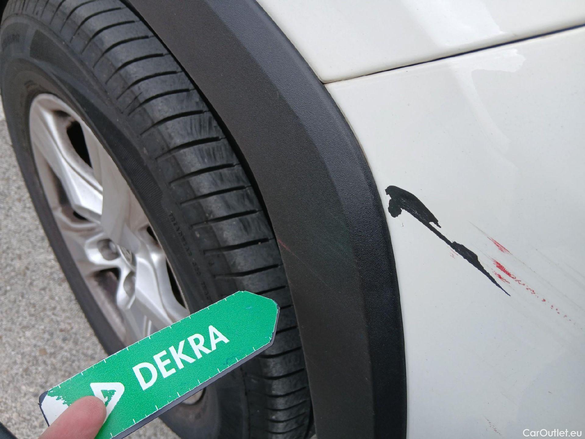  Toyota  RAV4 TOYOTA  / 2018 / 5P / todoterreno 2.5l 220H Business 4WD #26