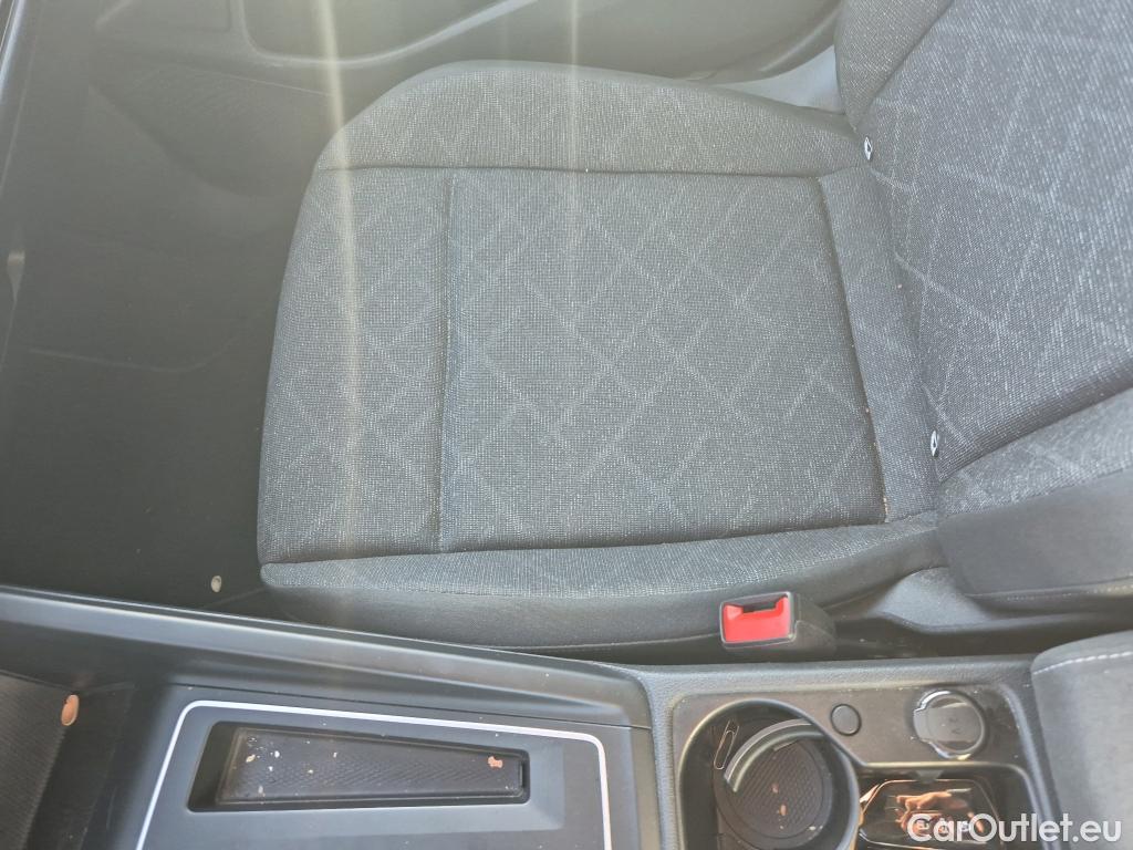  Volkswagen  Golf  VOLKSWAGEN / 2020 / 5P / berlina con portón Life 1.0 eTSI 81kW (110CV) DSG #17