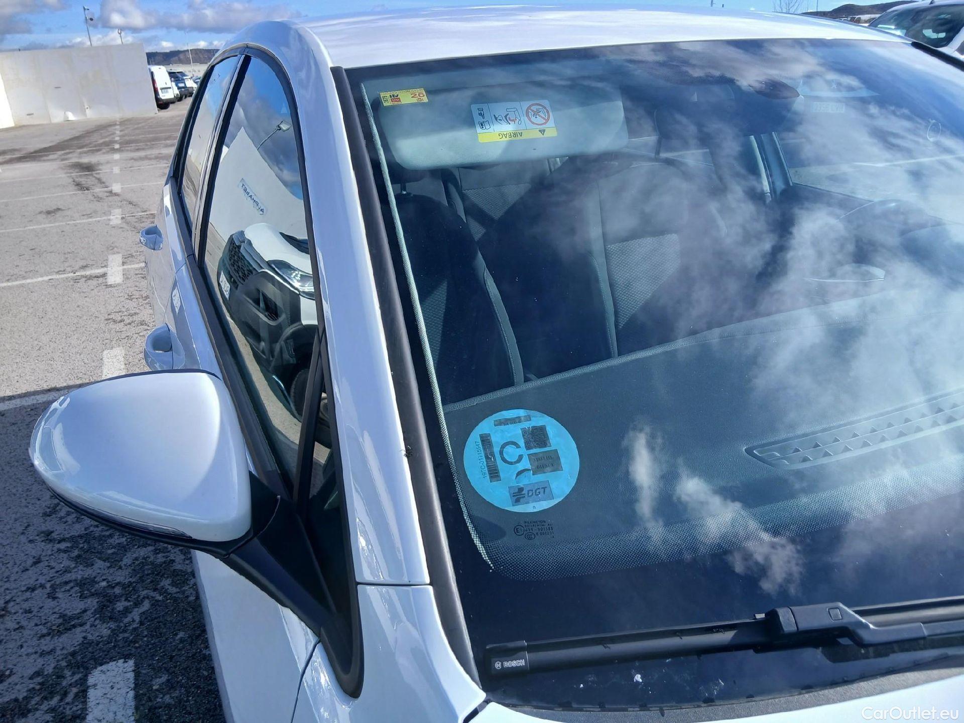  Volkswagen  Golf  VOLKSWAGEN / 2016 / 5P / berlina con portón Last Edition 1.6 TDI 85kW (115CV) #7