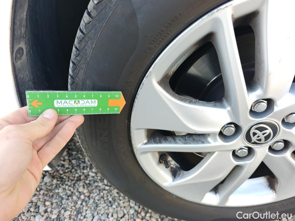  Toyota  Yaris TOYOTA  / 2020 / 5P / berlina con portón 1.5 120H Business Plus #50