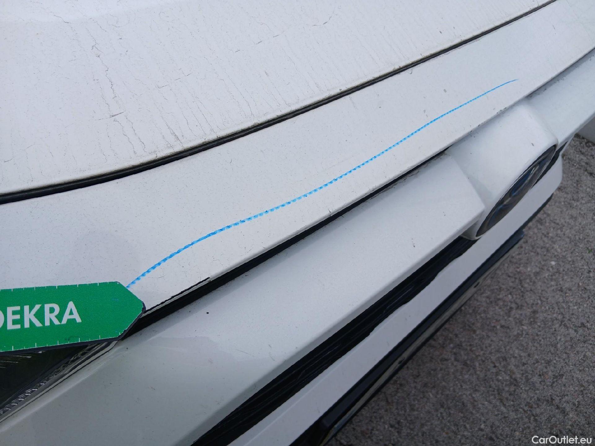  Toyota  RAV4 TOYOTA  / 2018 / 5P / todoterreno 2.5l 220H Business 4WD #3