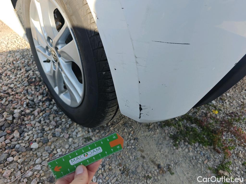  Toyota  Yaris TOYOTA  / 2020 / 5P / berlina con portón 1.5 120H Business Plus #39