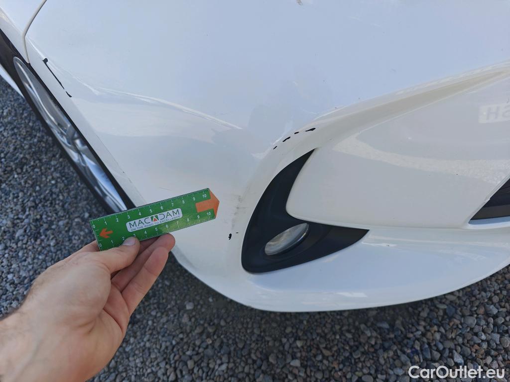  Toyota  Yaris TOYOTA  / 2020 / 5P / berlina con portón 1.5 120H Business Plus #60