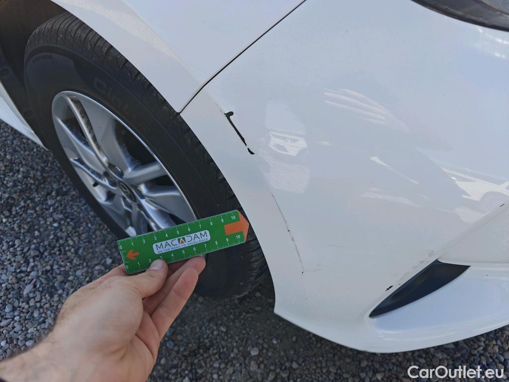  Toyota  Yaris TOYOTA  / 2020 / 5P / berlina con portón 1.5 120H Business Plus #59