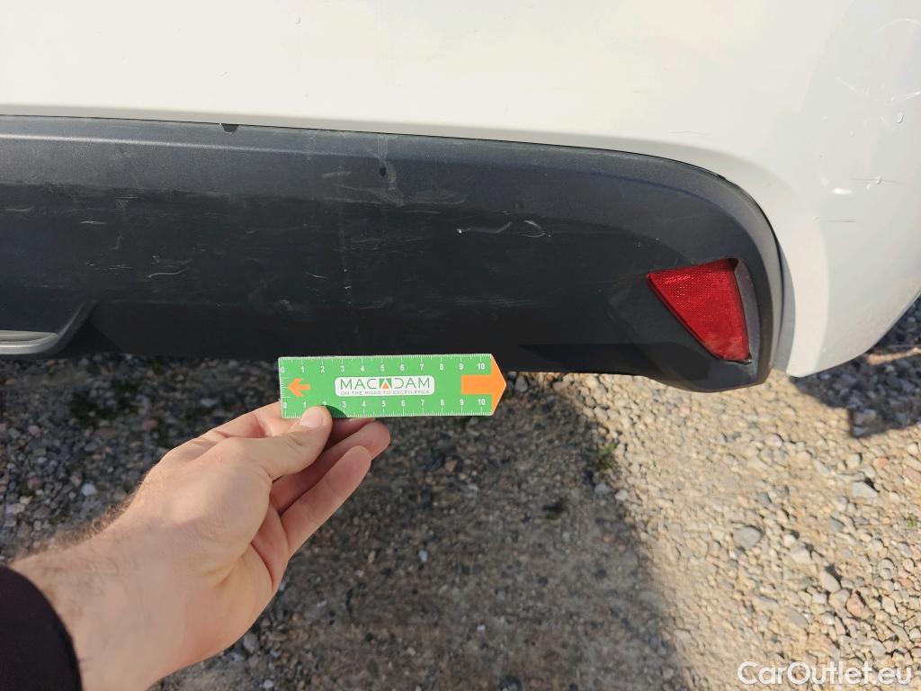  Toyota  Yaris TOYOTA  / 2020 / 5P / berlina con portón 1.5 120H Business Plus #52