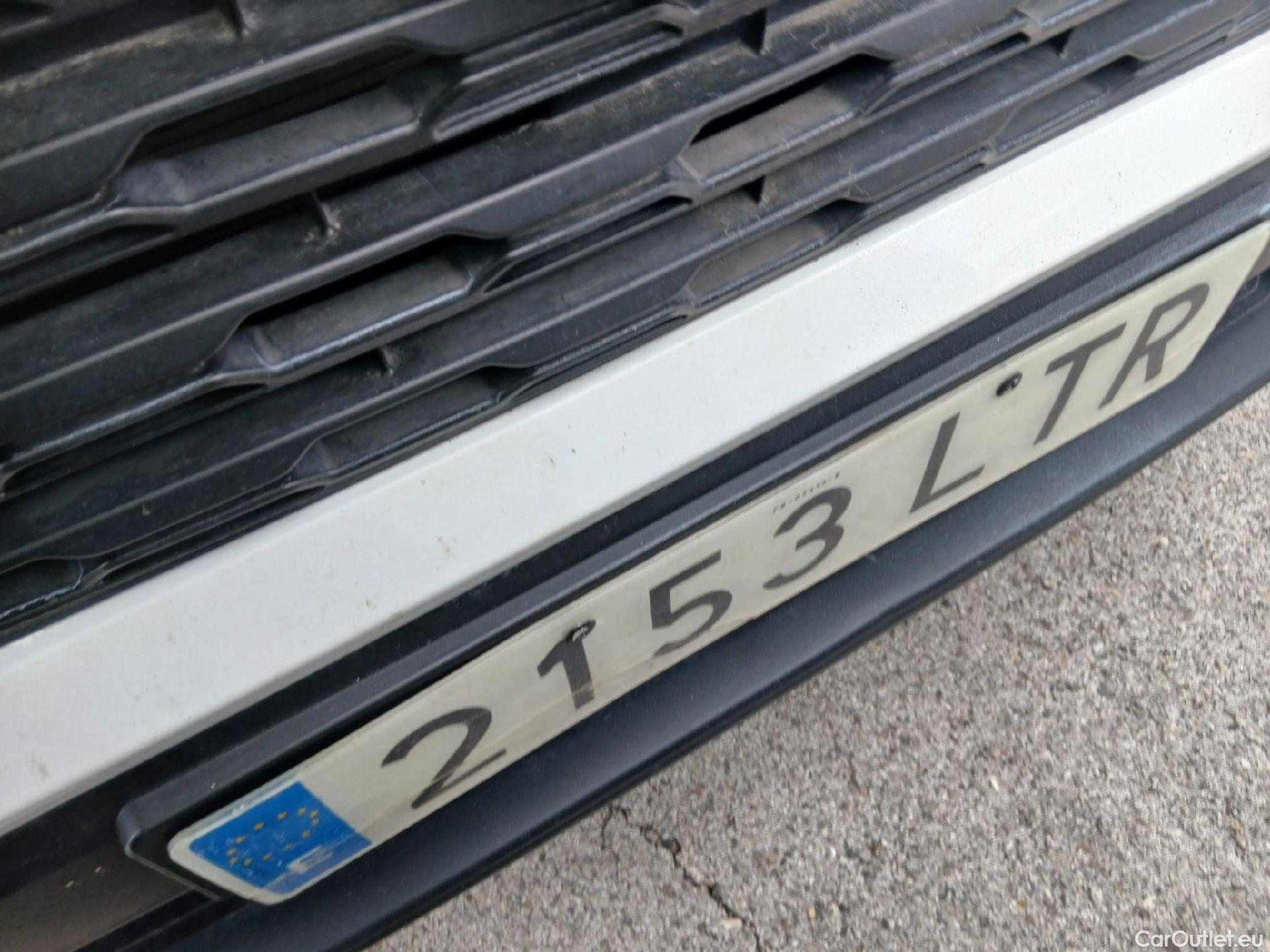  Toyota  RAV4 TOYOTA  / 2018 / 5P / todoterreno 2.5l 220H Business 4WD #9