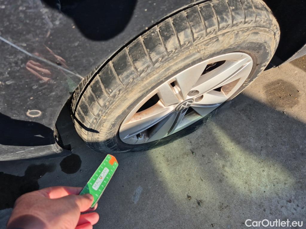  Volkswagen  Golf  VOLKSWAGEN / 2020 / 5P / berlina con portón Life 1.0 eTSI 81kW (110CV) DSG #10