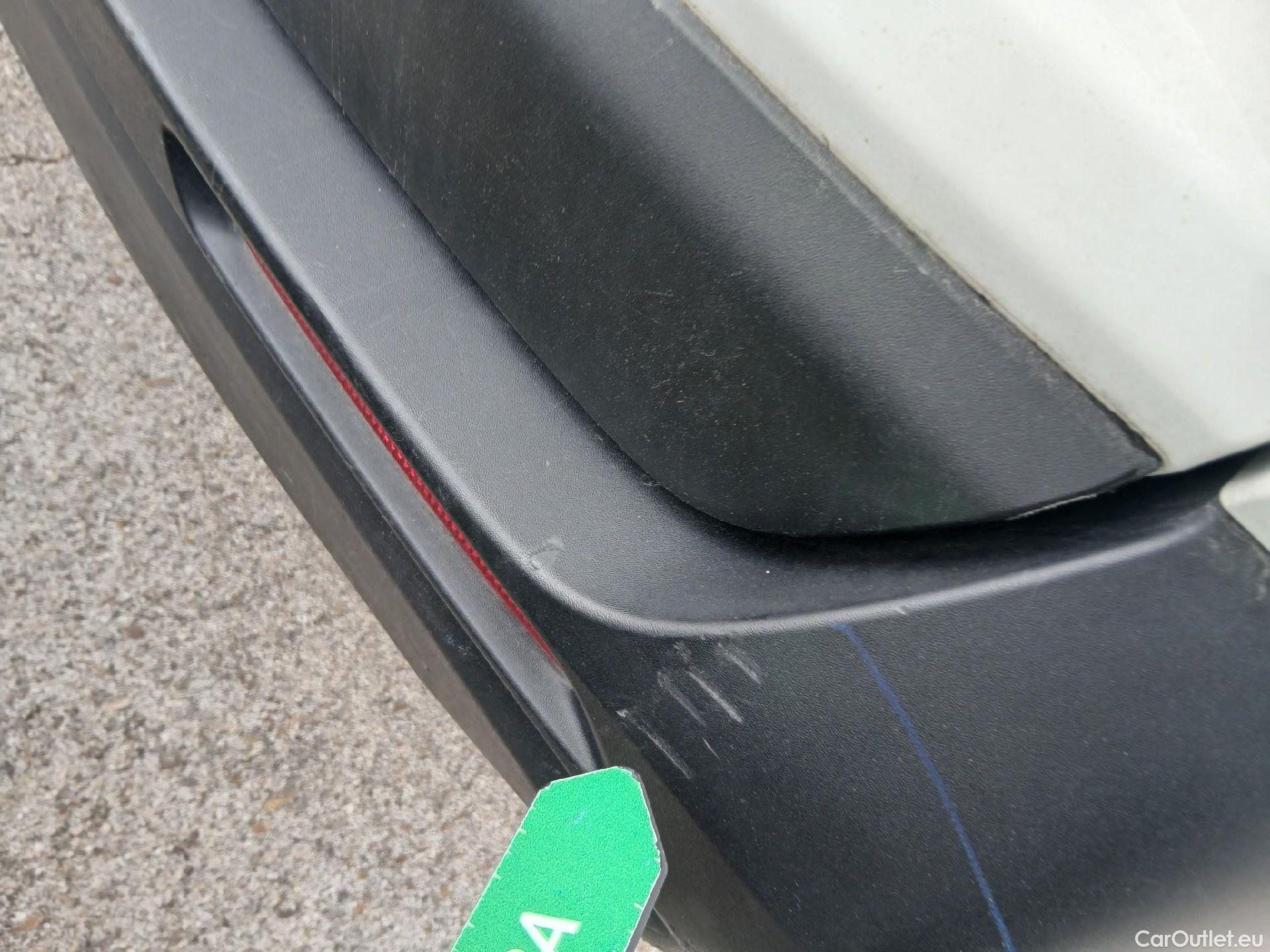  Toyota  RAV4 TOYOTA  / 2018 / 5P / todoterreno 2.5l 220H Business 4WD #15