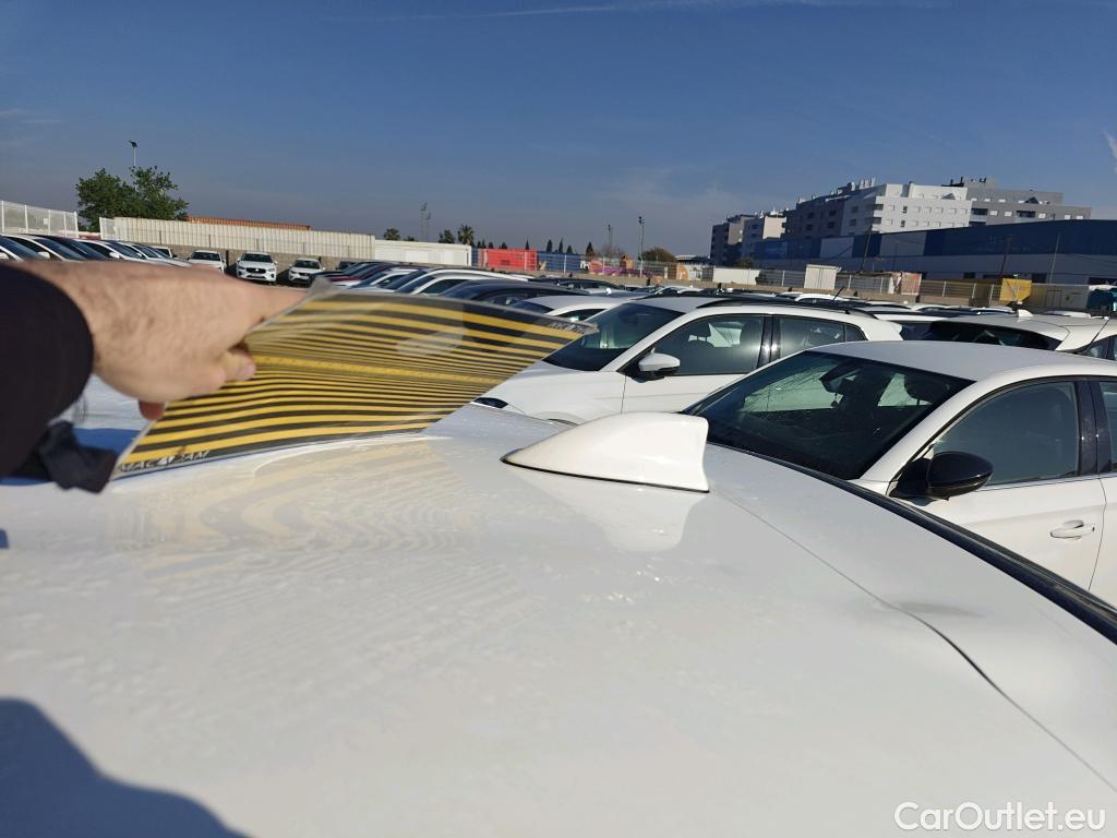  Toyota  Yaris TOYOTA  / 2020 / 5P / berlina con portón 1.5 120H Business Plus #4