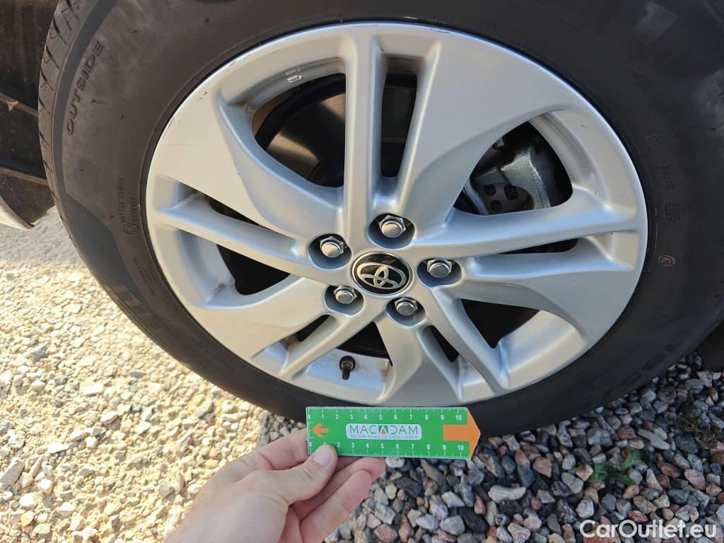  Toyota  Yaris TOYOTA  / 2020 / 5P / berlina con portón 1.5 120H Business Plus #68