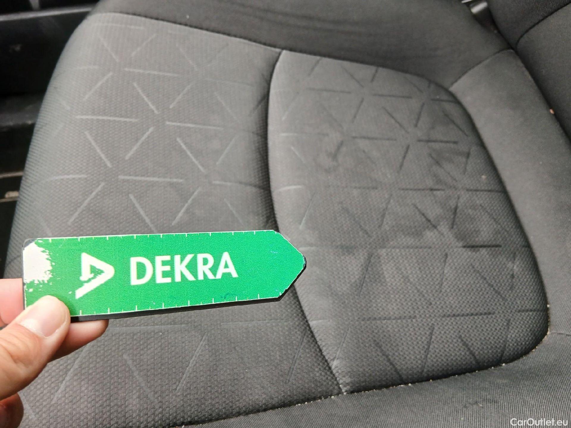  Toyota  RAV4 TOYOTA  / 2018 / 5P / todoterreno 2.5l 220H Business 4WD #31