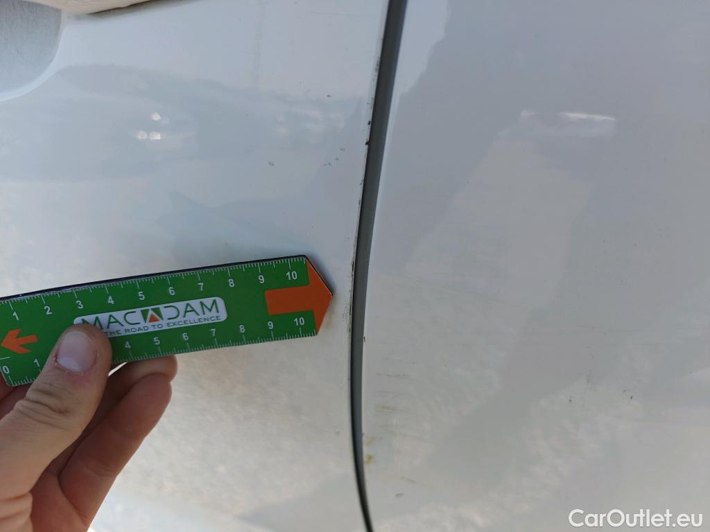  Toyota  Yaris TOYOTA  / 2020 / 5P / berlina con portón 1.5 120H Business Plus #28