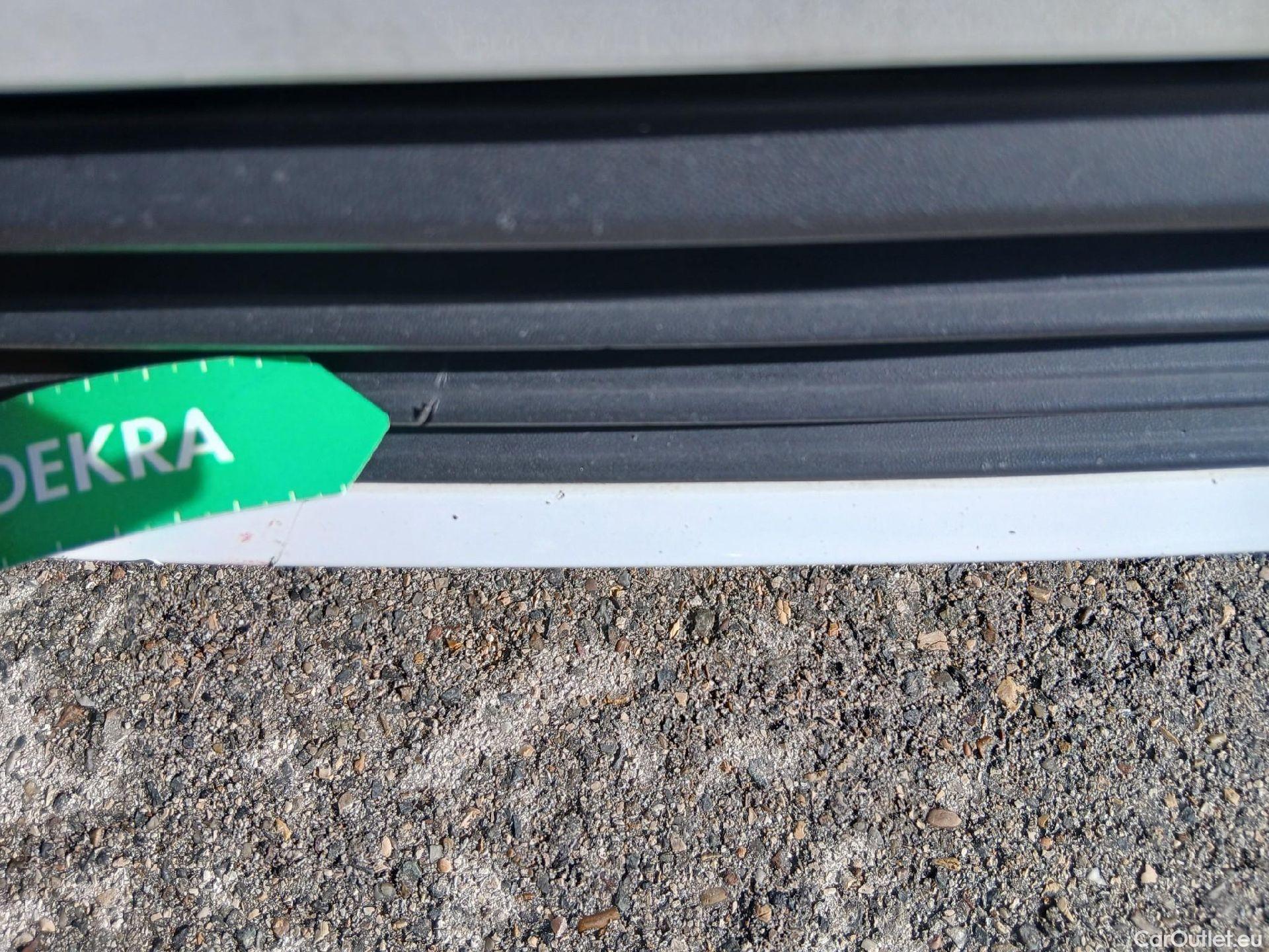  Volkswagen  Golf  VOLKSWAGEN / 2016 / 5P / berlina con portón Last Edition 1.6 TDI 85kW (115CV) #10