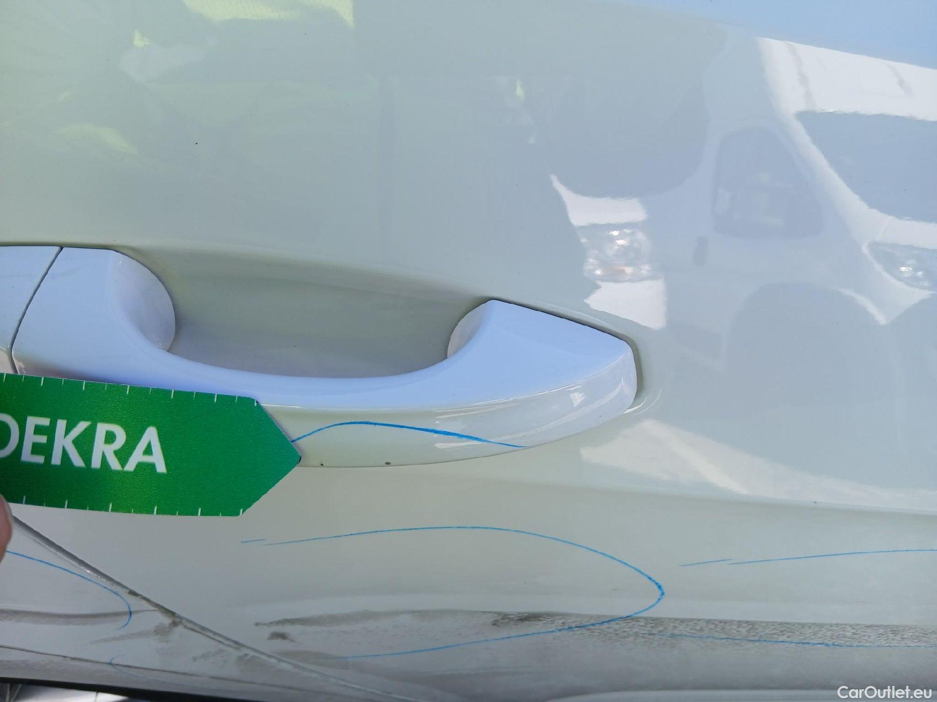  Volkswagen  Golf  VOLKSWAGEN / 2016 / 5P / berlina con portón Last Edition 1.6 TDI 85kW (115CV) #29