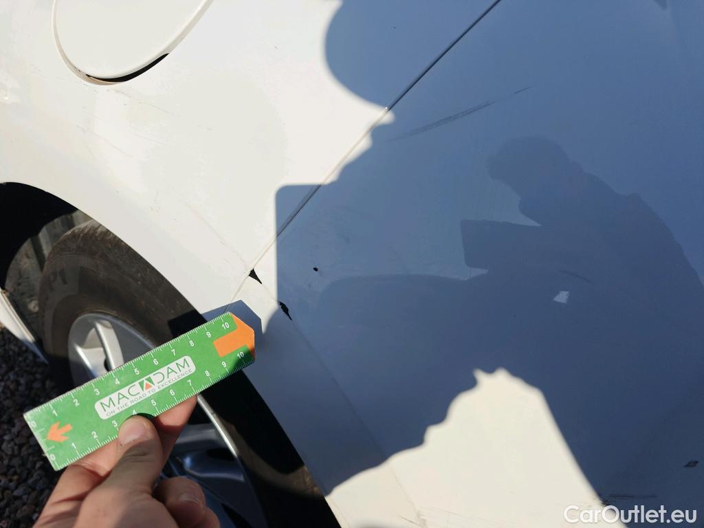  Toyota  Yaris TOYOTA  / 2020 / 5P / berlina con portón 1.5 120H Business Plus #40