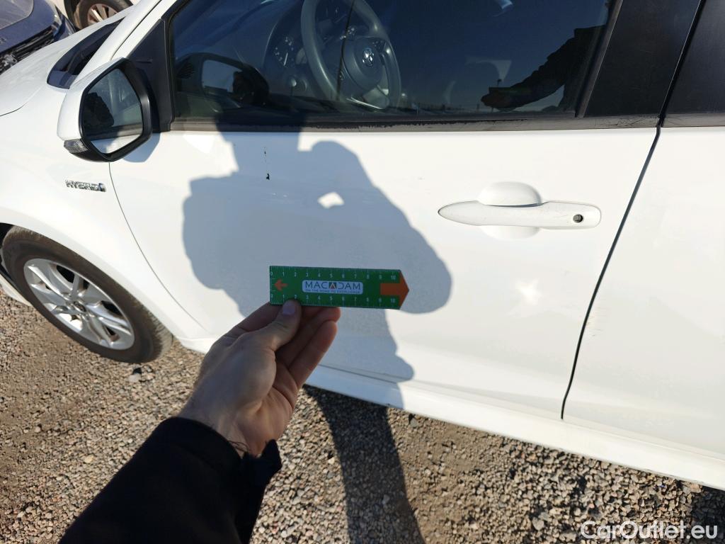  Toyota  Yaris TOYOTA  / 2020 / 5P / berlina con portón 1.5 120H Business Plus #25