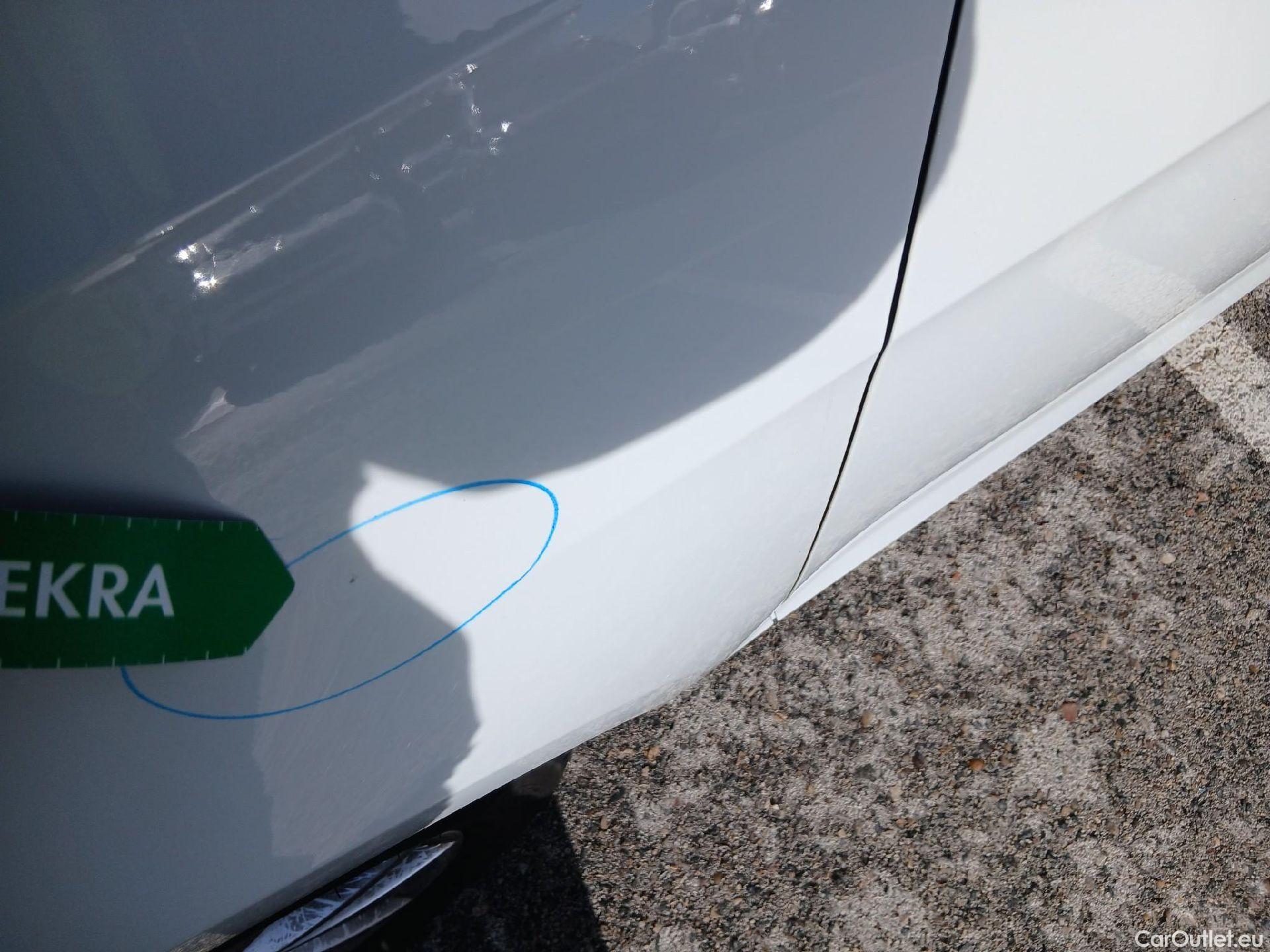  Volkswagen  Golf  VOLKSWAGEN / 2016 / 5P / berlina con portón Last Edition 1.6 TDI 85kW (115CV) #14