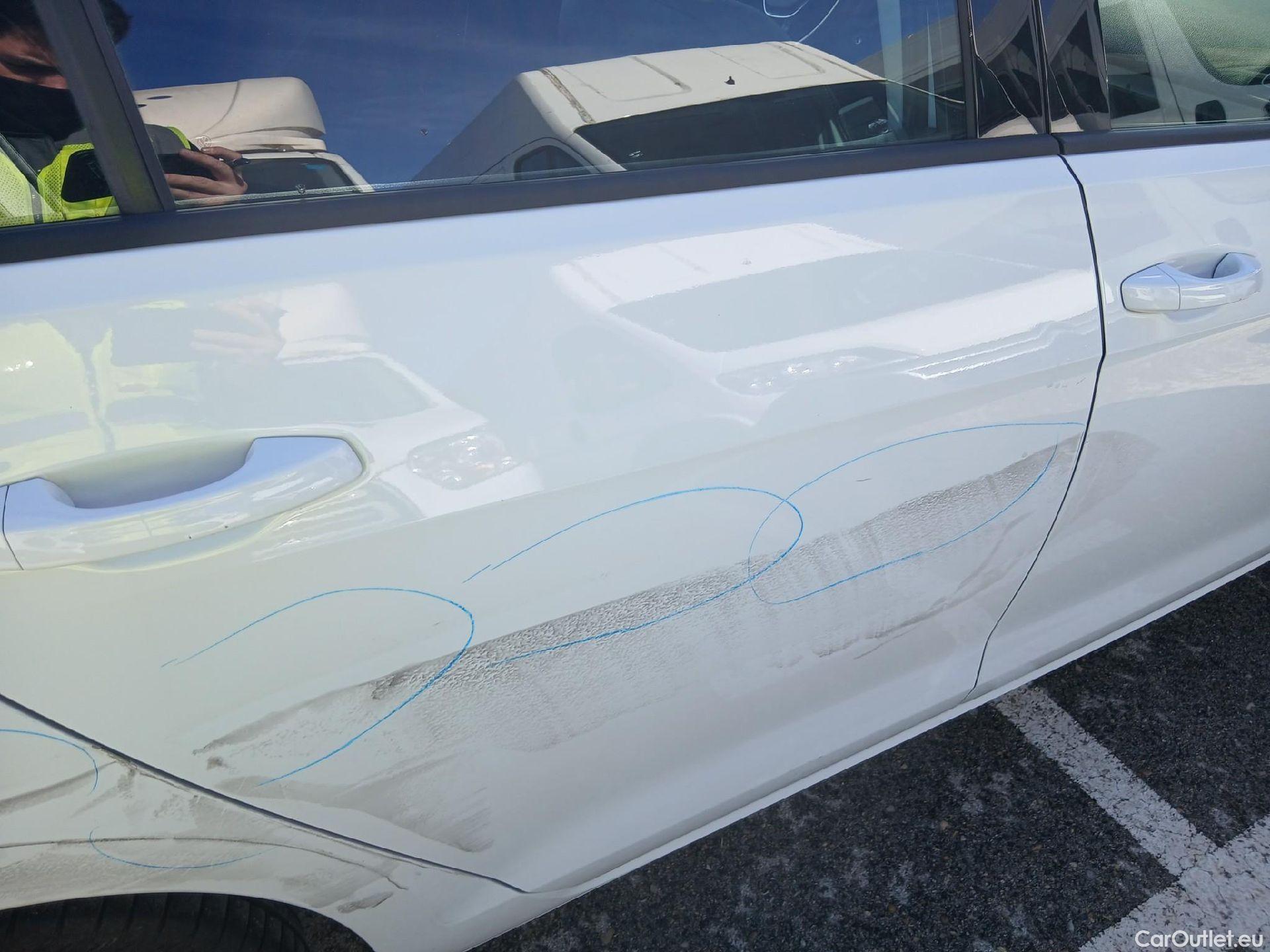  Volkswagen  Golf  VOLKSWAGEN / 2016 / 5P / berlina con portón Last Edition 1.6 TDI 85kW (115CV) #24