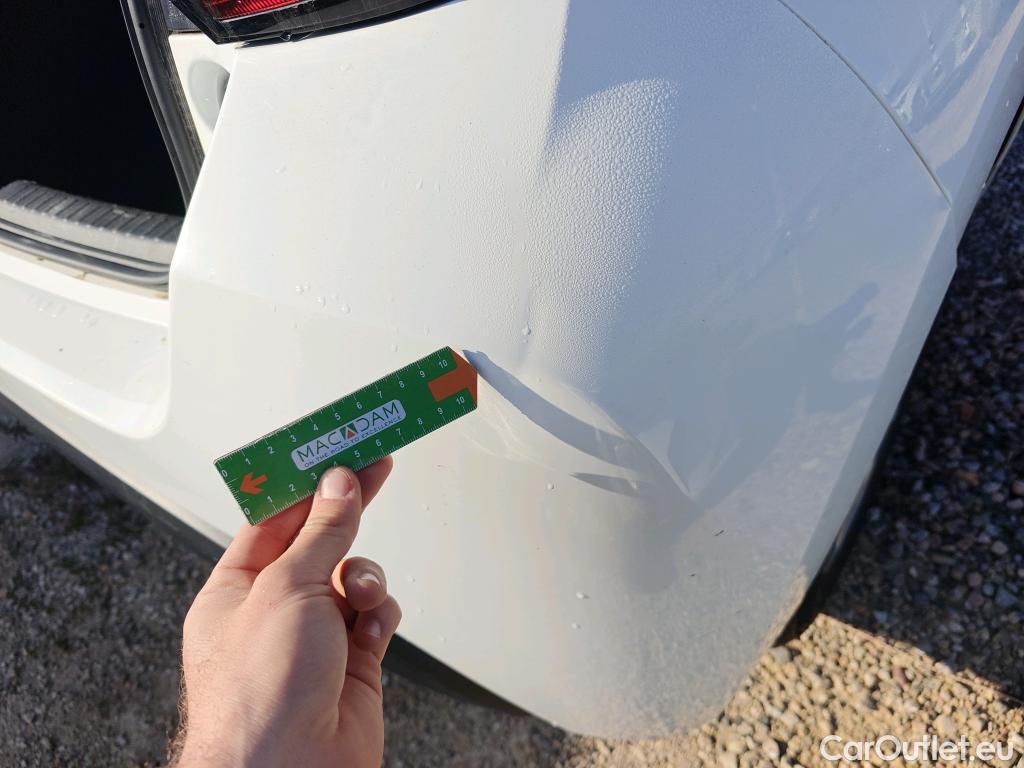  Toyota  Yaris TOYOTA  / 2020 / 5P / berlina con portón 1.5 120H Business Plus #37