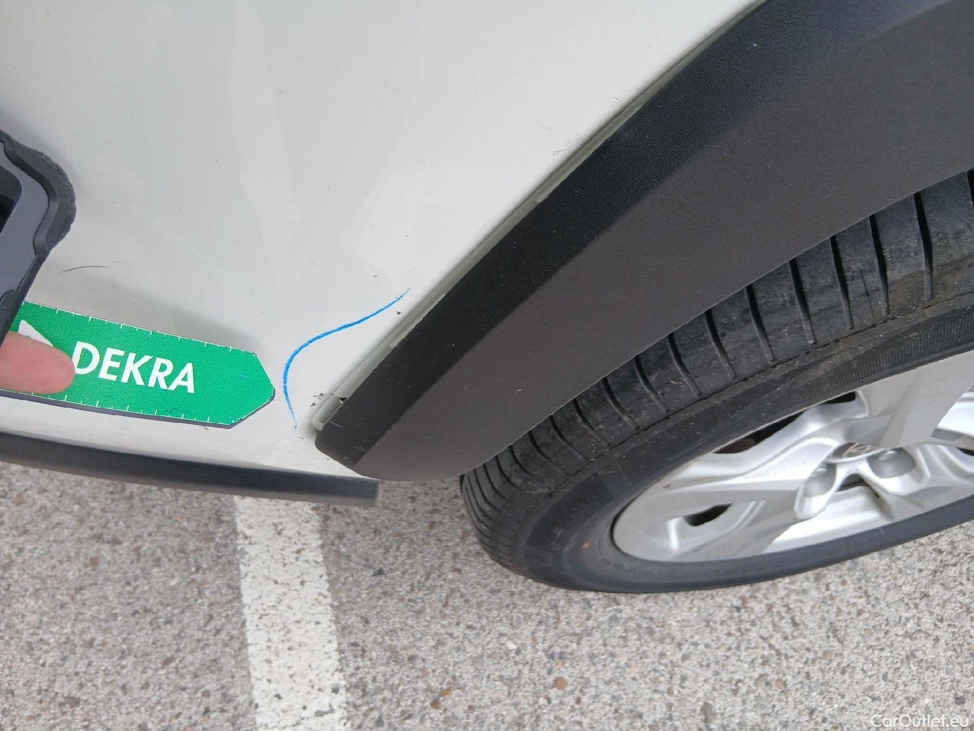  Toyota  RAV4 TOYOTA  / 2018 / 5P / todoterreno 2.5l 220H Business 4WD #14