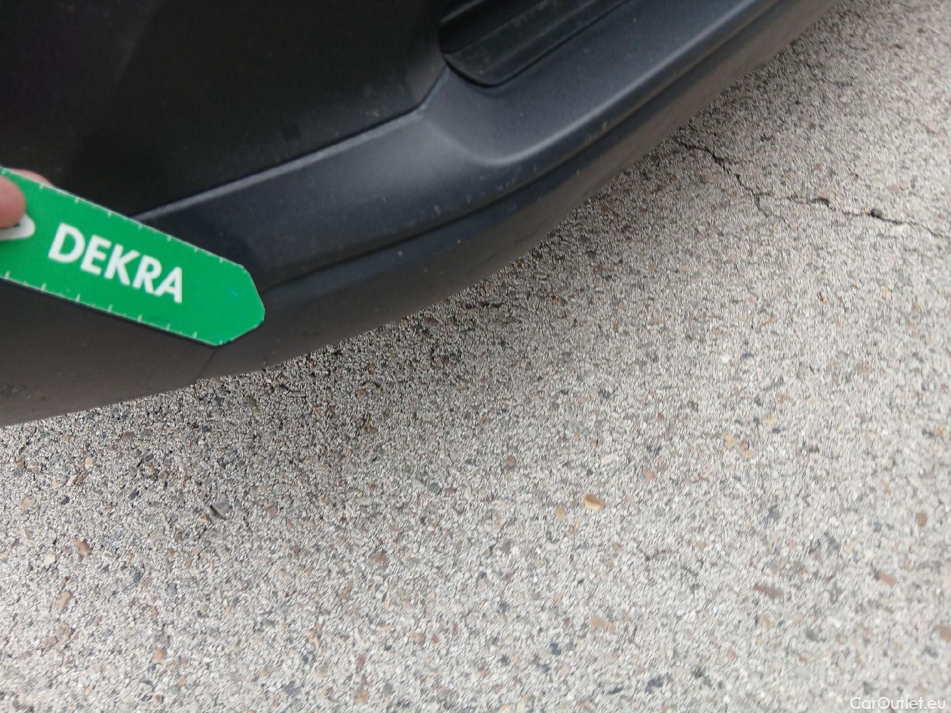  Toyota  RAV4 TOYOTA  / 2018 / 5P / todoterreno 2.5l 220H Business 4WD #8