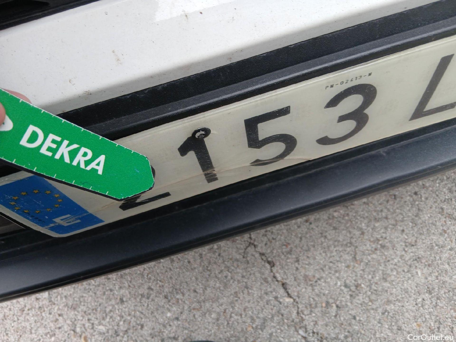  Toyota  RAV4 TOYOTA  / 2018 / 5P / todoterreno 2.5l 220H Business 4WD #10