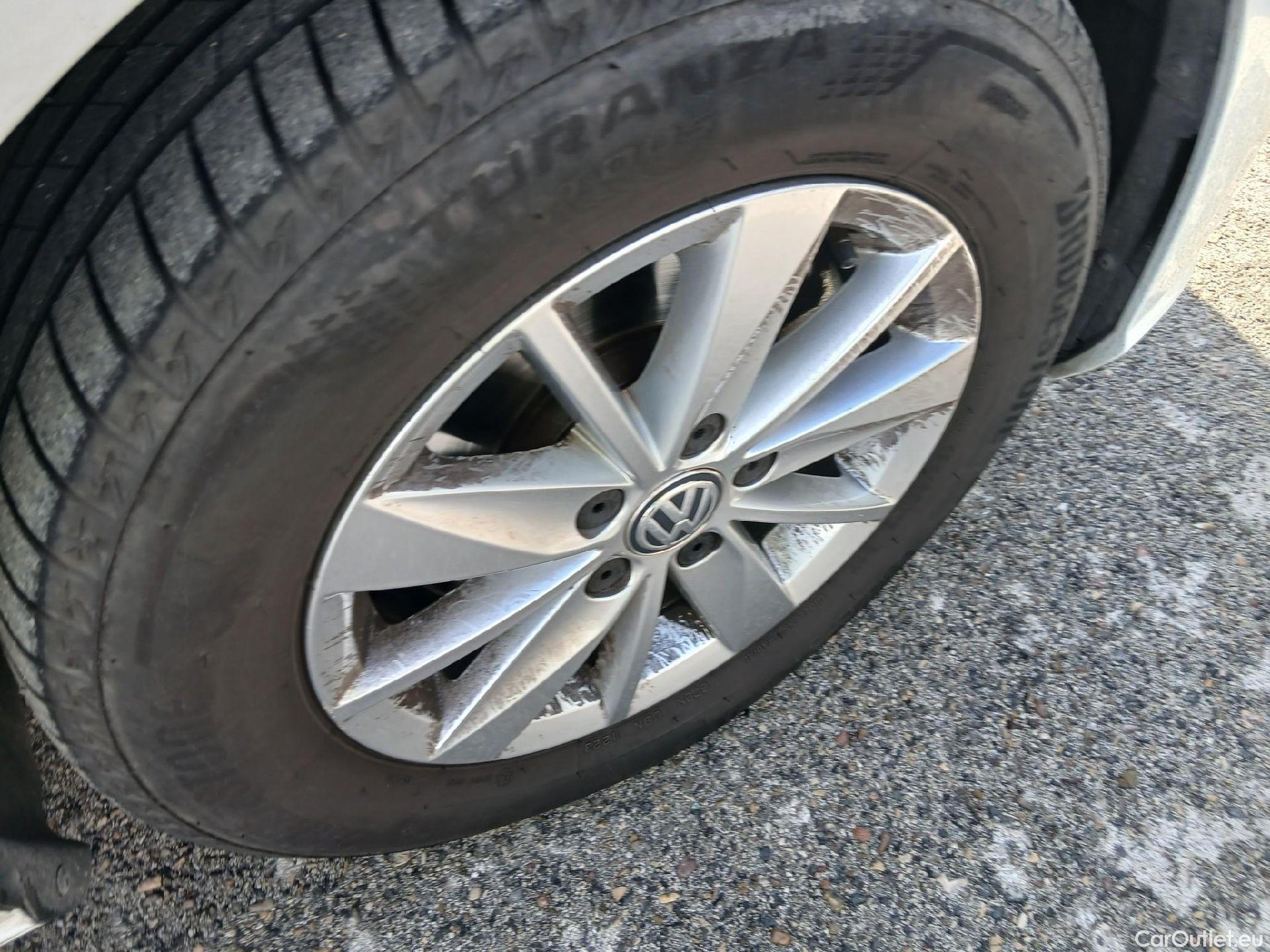  Volkswagen  Golf  VOLKSWAGEN / 2016 / 5P / berlina con portón Last Edition 1.6 TDI 85kW (115CV) #3