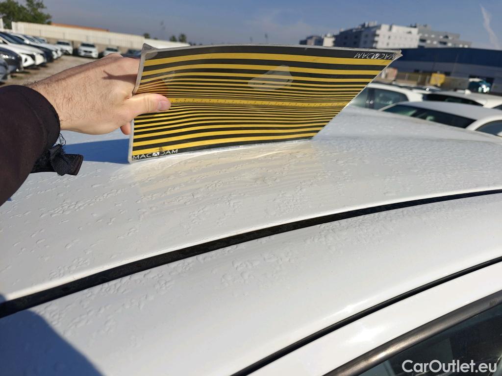  Toyota  Yaris TOYOTA  / 2020 / 5P / berlina con portón 1.5 120H Business Plus #2