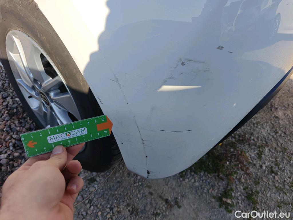  Toyota  Yaris TOYOTA  / 2020 / 5P / berlina con portón 1.5 120H Business Plus #38