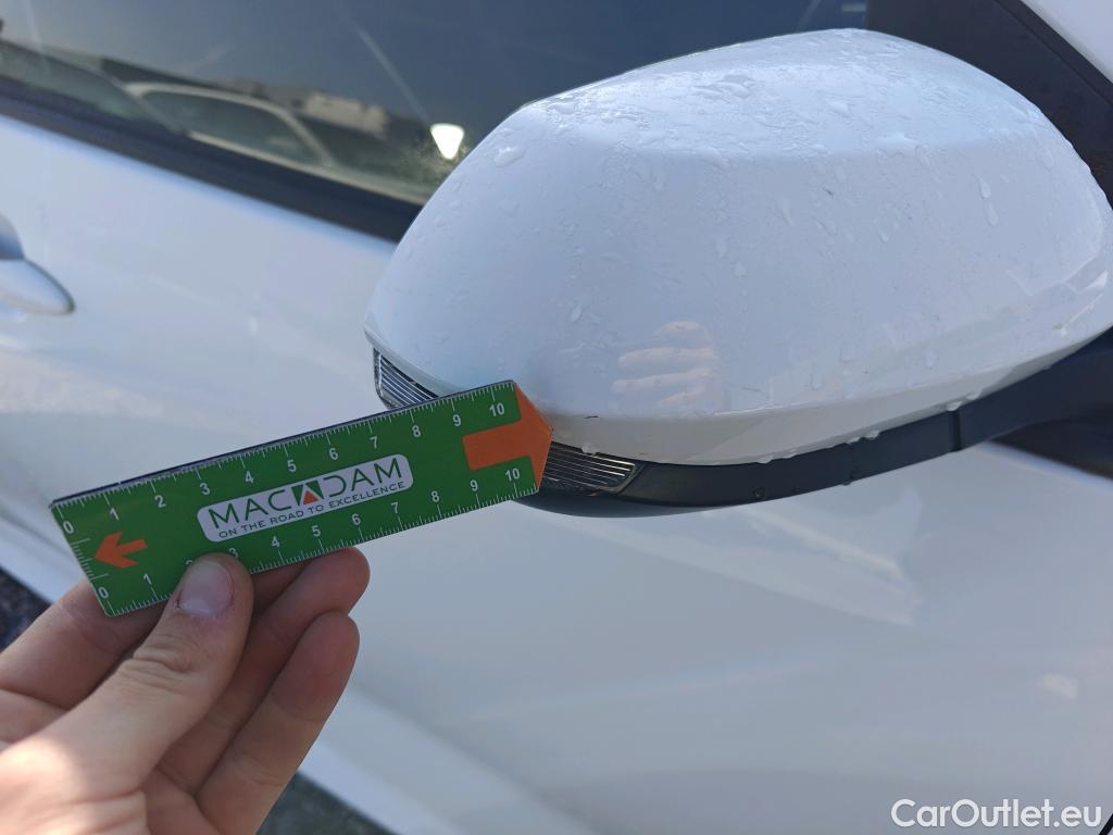  Toyota  Yaris TOYOTA  / 2020 / 5P / berlina con portón 1.5 120H Business Plus #72