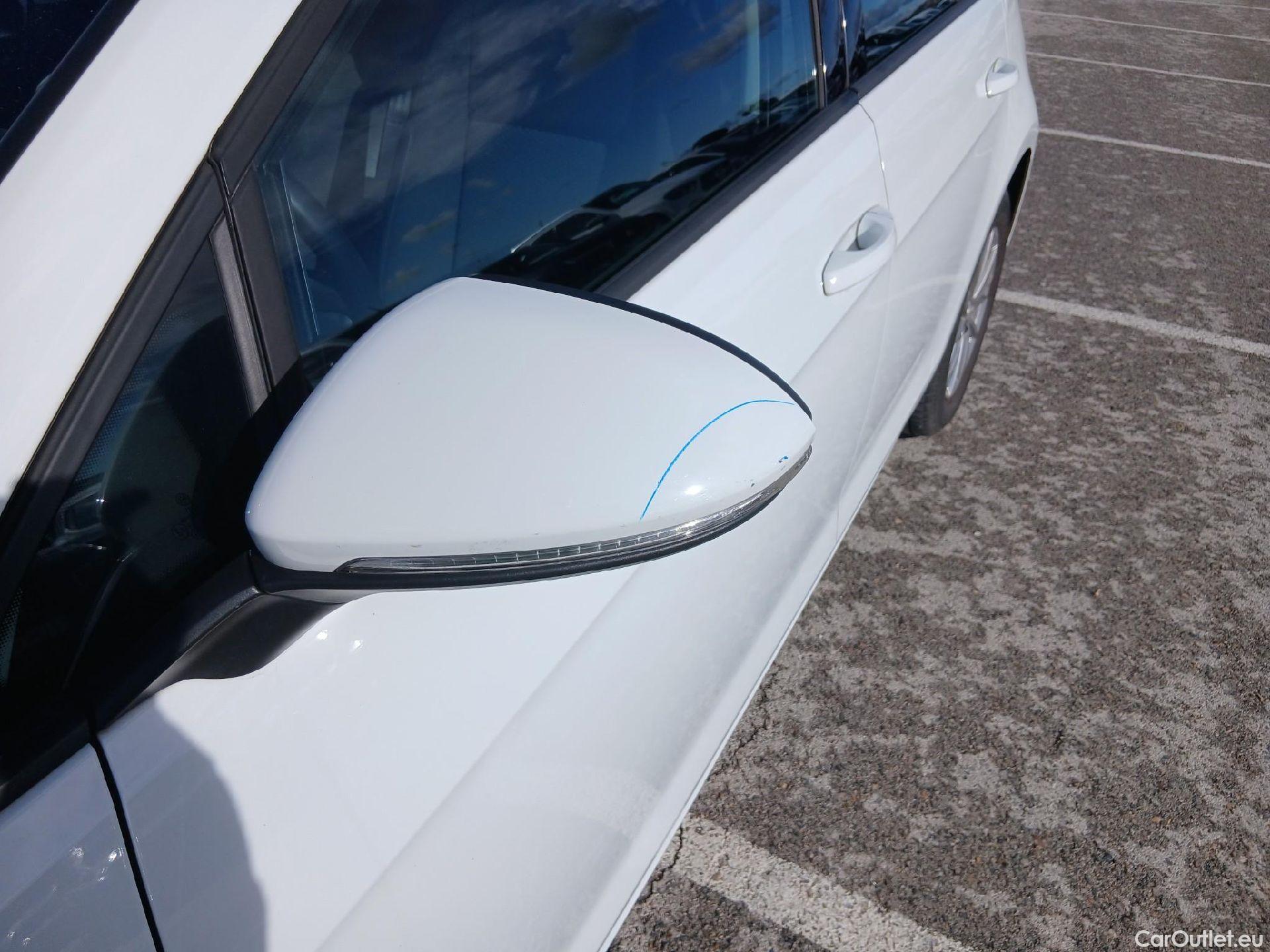  Volkswagen  Golf  VOLKSWAGEN / 2016 / 5P / berlina con portón Last Edition 1.6 TDI 85kW (115CV) #17