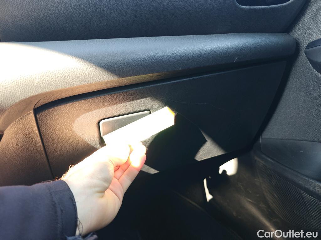  Toyota  Yaris TOYOTA  / 2020 / 5P / berlina con portón 1.5 120H Business Plus #55