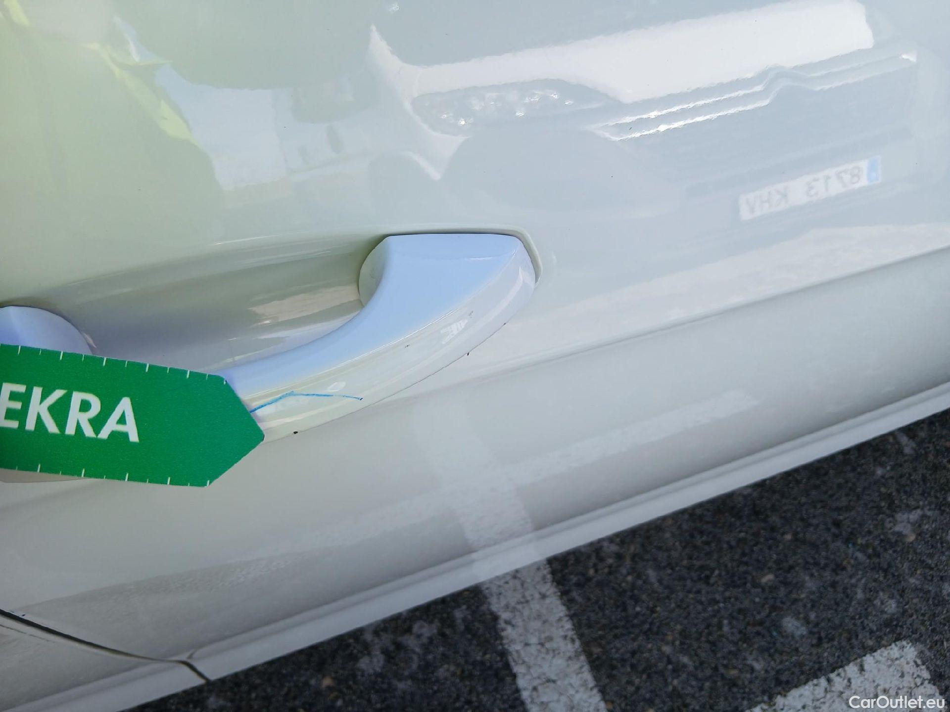  Volkswagen  Golf  VOLKSWAGEN / 2016 / 5P / berlina con portón Last Edition 1.6 TDI 85kW (115CV) #26