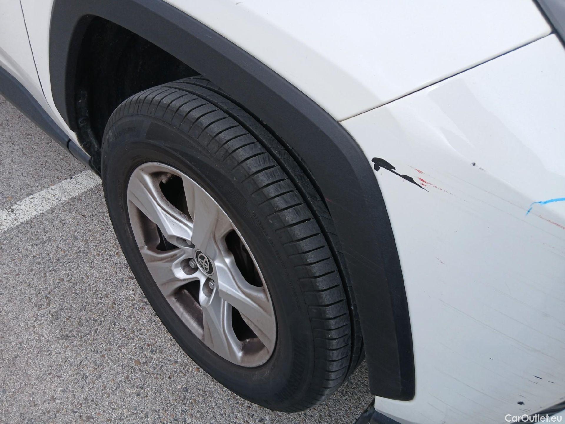  Toyota  RAV4 TOYOTA  / 2018 / 5P / todoterreno 2.5l 220H Business 4WD #27