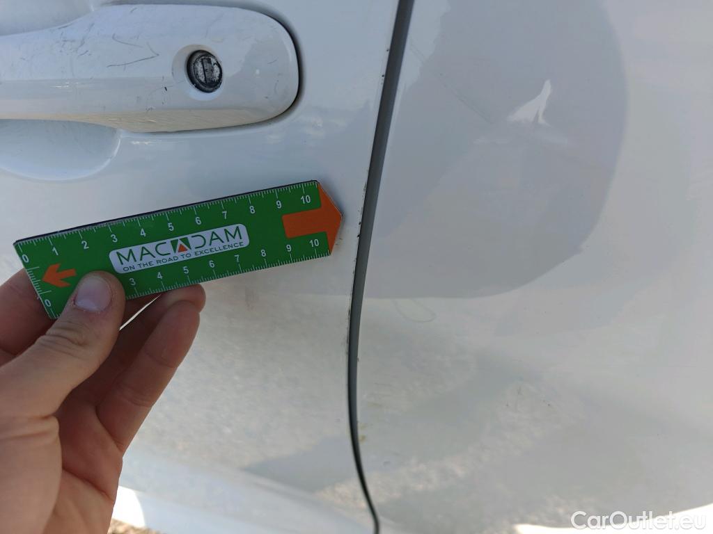  Toyota  Yaris TOYOTA  / 2020 / 5P / berlina con portón 1.5 120H Business Plus #29