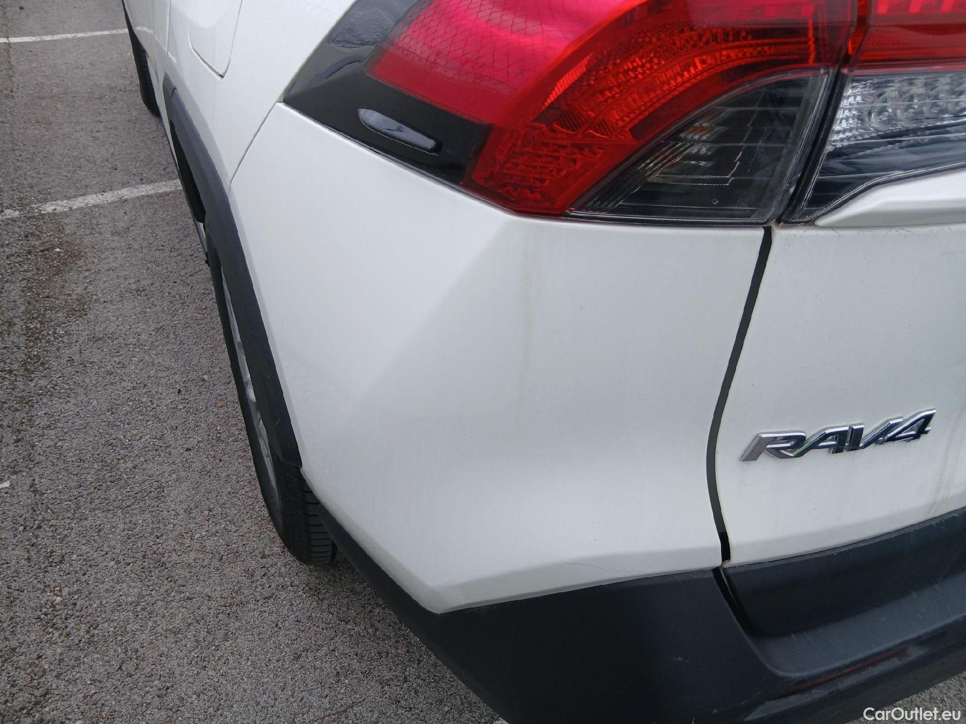  Toyota  RAV4 TOYOTA  / 2018 / 5P / todoterreno 2.5l 220H Business 4WD #17