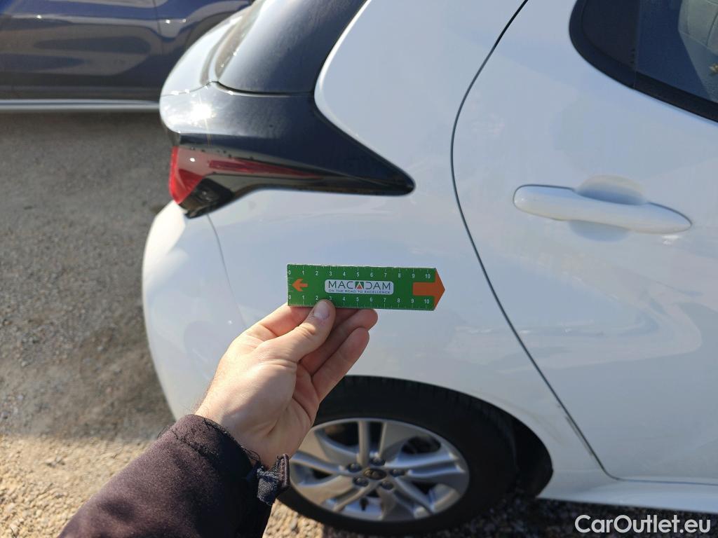  Toyota  Yaris TOYOTA  / 2020 / 5P / berlina con portón 1.5 120H Business Plus #14