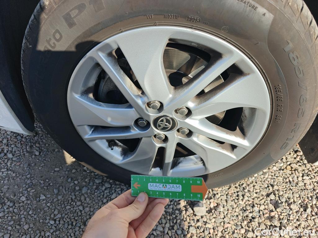  Toyota  Yaris TOYOTA  / 2020 / 5P / berlina con portón 1.5 120H Business Plus #66