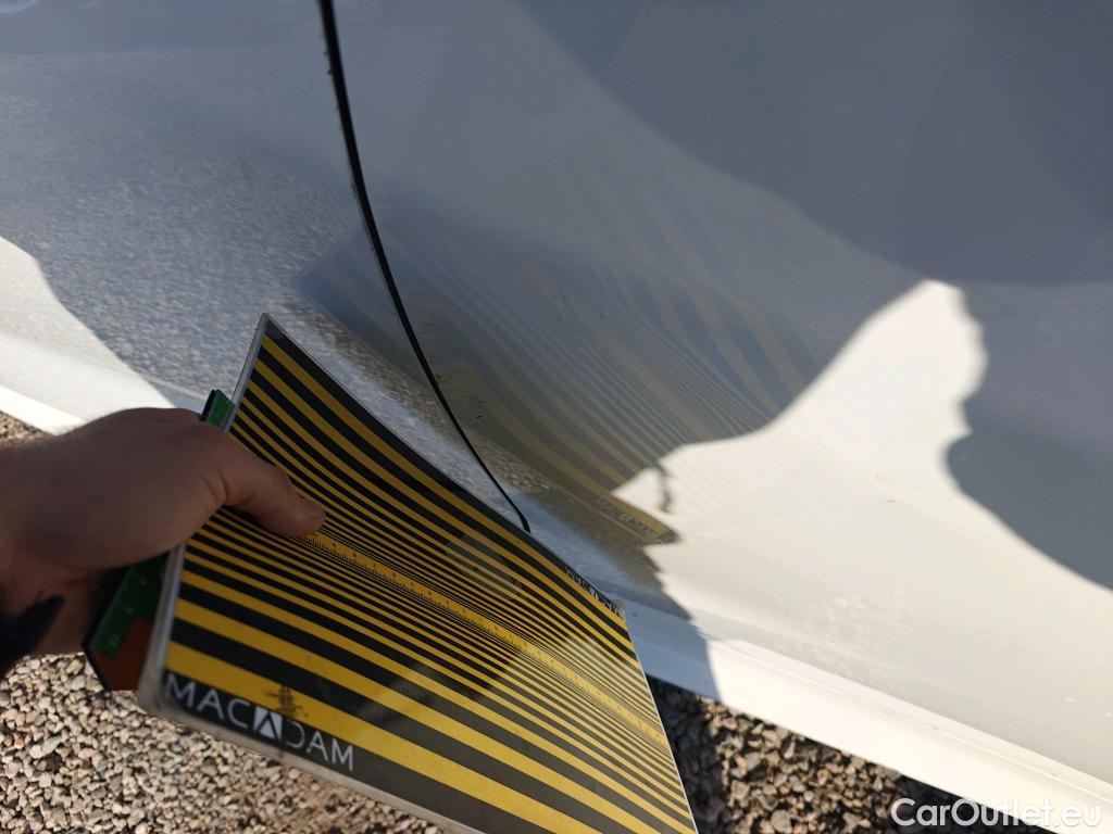  Toyota  Yaris TOYOTA  / 2020 / 5P / berlina con portón 1.5 120H Business Plus #11