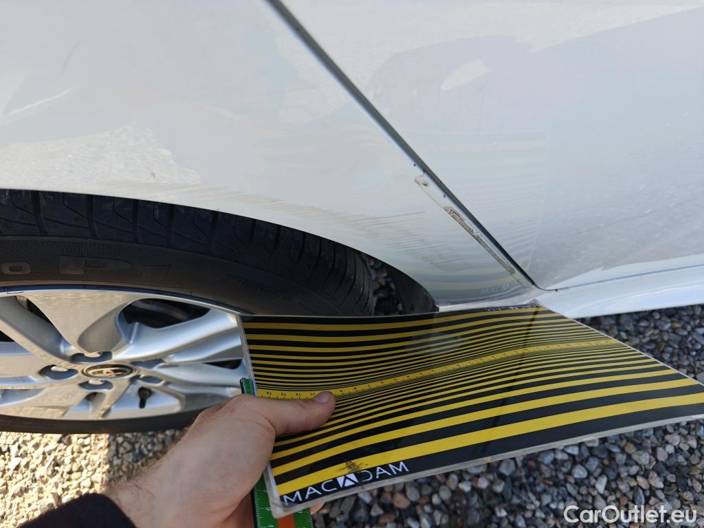  Toyota  Yaris TOYOTA  / 2020 / 5P / berlina con portón 1.5 120H Business Plus #17