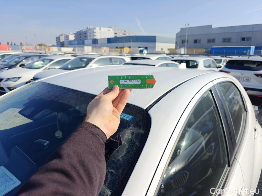  Toyota  Yaris TOYOTA  / 2020 / 5P / berlina con portón 1.5 120H Business Plus #1