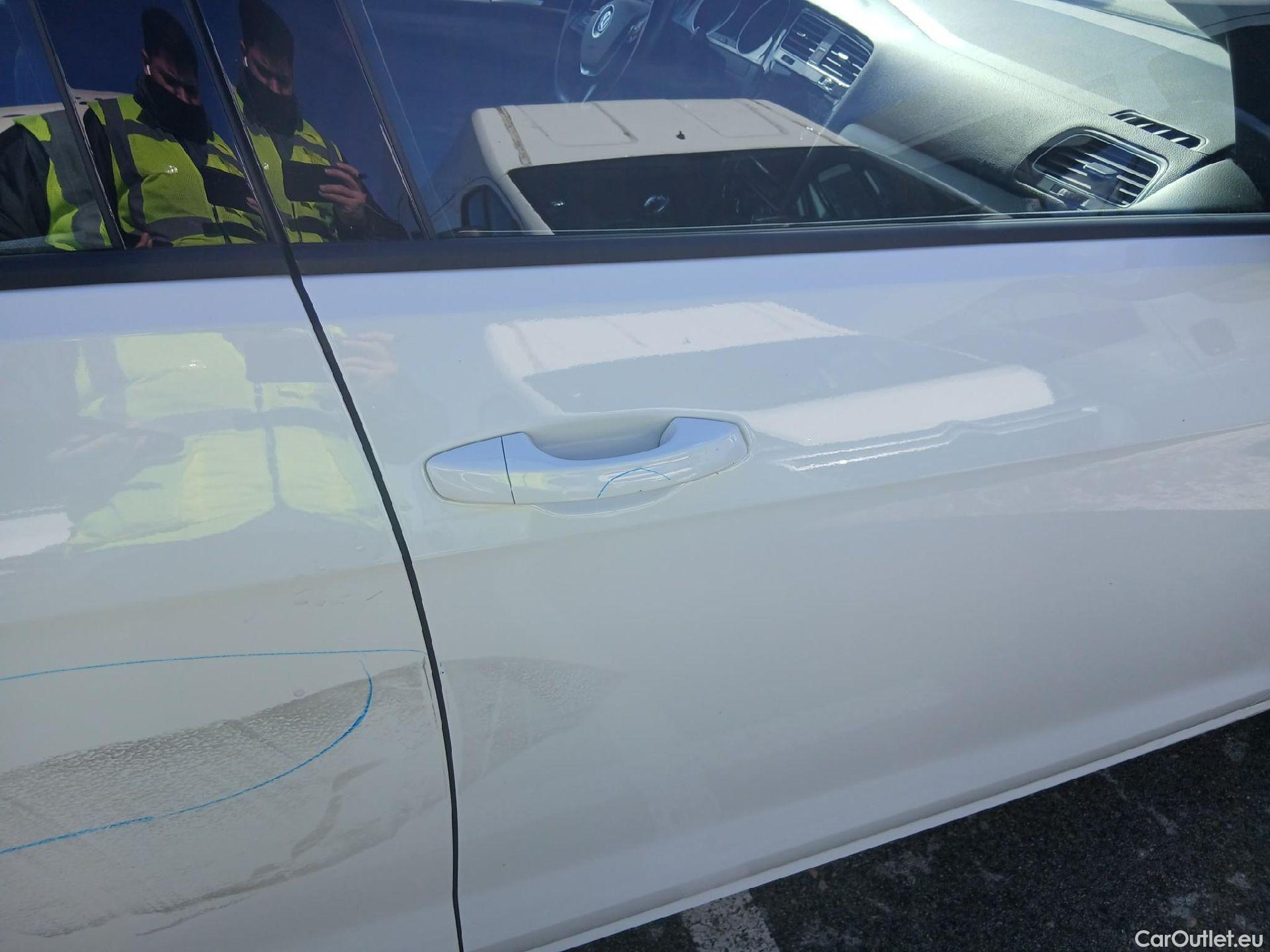  Volkswagen  Golf  VOLKSWAGEN / 2016 / 5P / berlina con portón Last Edition 1.6 TDI 85kW (115CV) #27