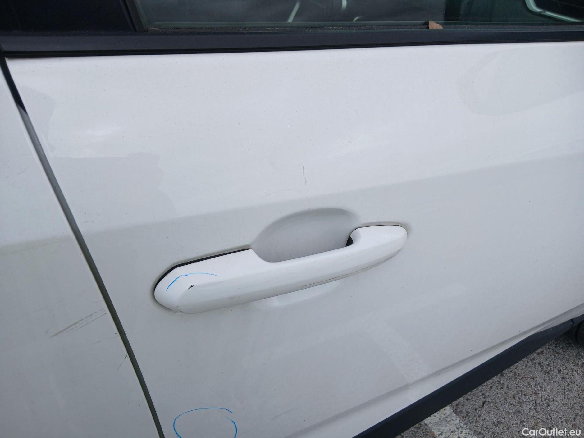  Toyota  RAV4 TOYOTA  / 2018 / 5P / todoterreno 2.5l 220H Business 4WD #24