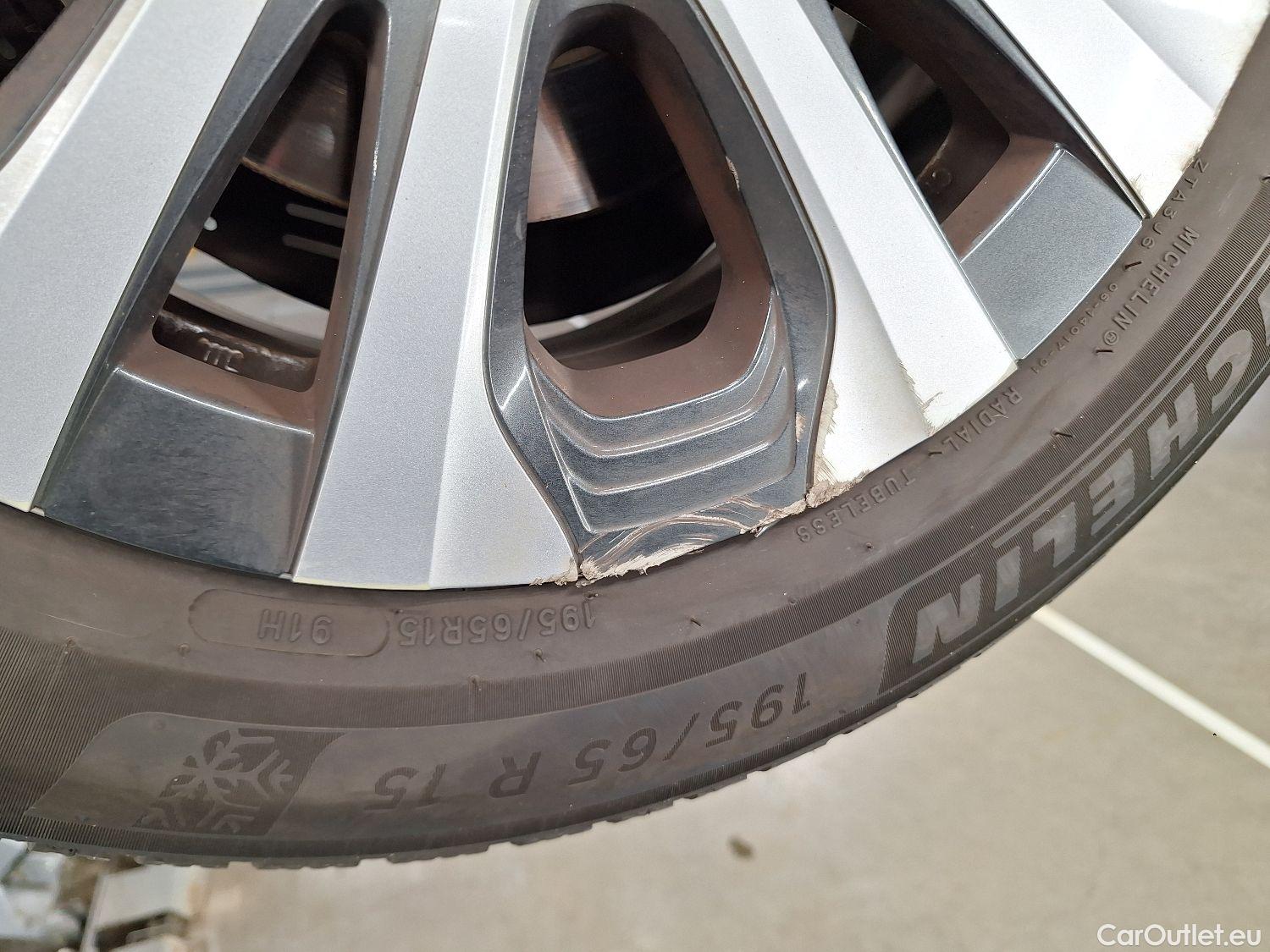  Toyota  Prius Toyota,  '15, Toyota  1.8 VVT-i Hybrid Lounge 5d #2