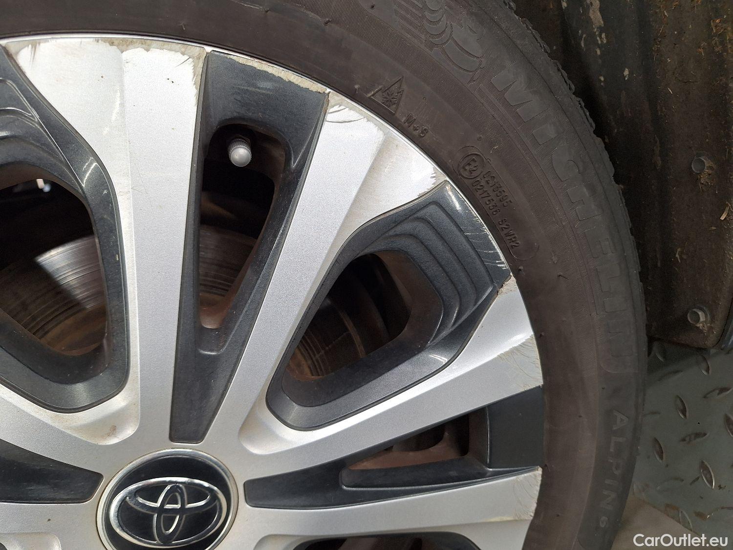  Toyota  Prius Toyota,  '15, Toyota  1.8 VVT-i Hybrid Lounge 5d #4