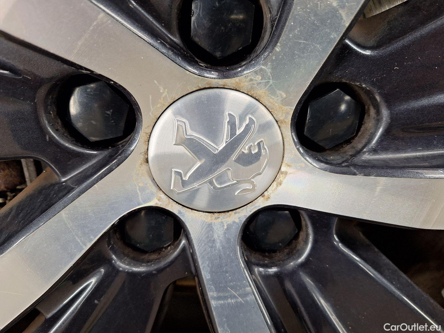  Peugeot  5008 Peugeot,  '16, Peugeot  1.5 BlueHDi 96kW S&S EAT8 Allure 5d 7pl #6