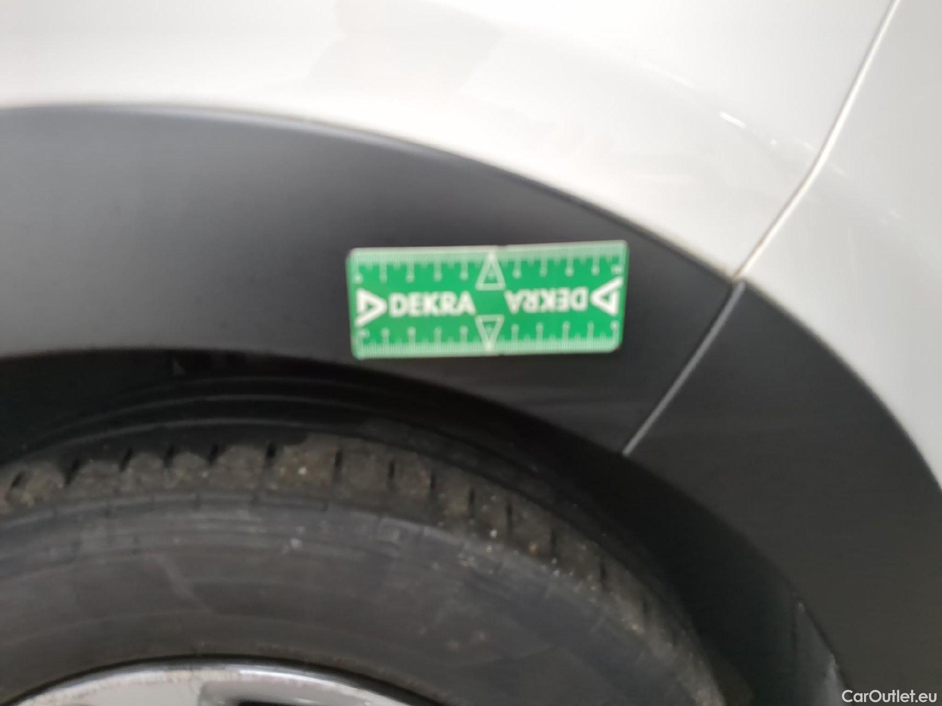  Citroen  C3 CITROEN  Société / 2020 / 5P / Berline / VU BlueHDi 100 SandS BVM6 Feel Nav #6